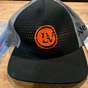 Level hat NWT